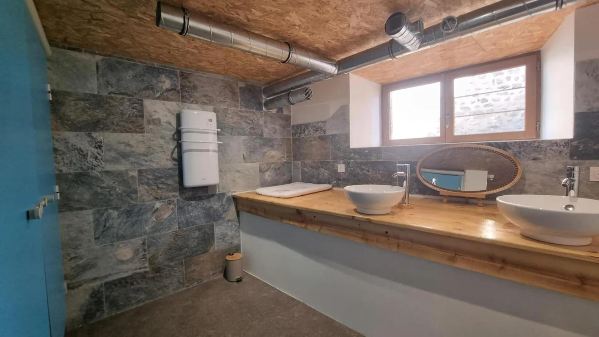 Gite Spacieux A Sauvain Avec Garage Et Vues Historiques - Fr-1-496-353 بيت للعطل